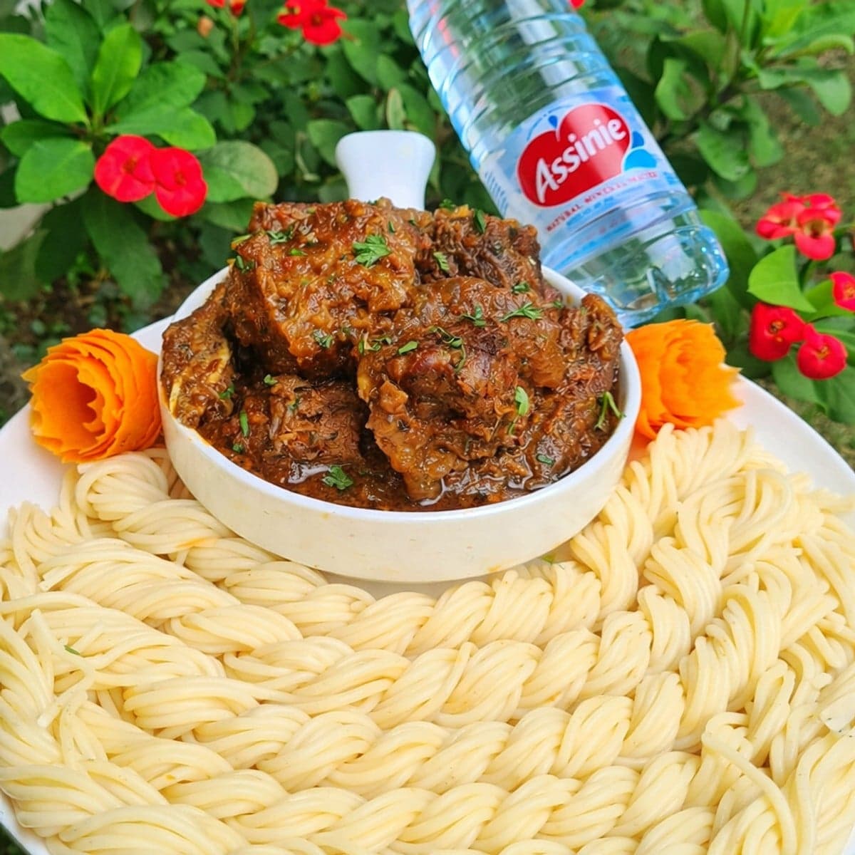 Torsadè de spaguetti et sa sauce tomate au bœu