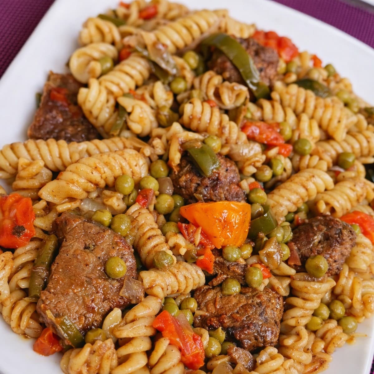 Un mélange de fusili et petit pois