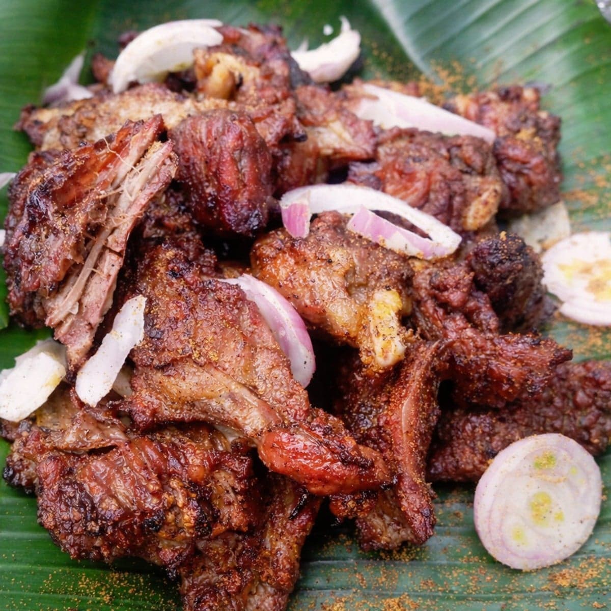 Viande grillée marinée