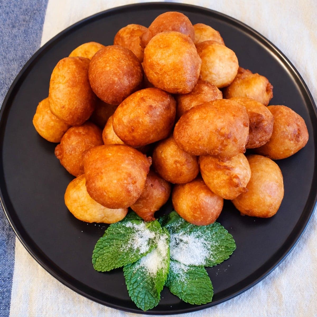 Beignets Beaux flottants (gbofloto) au zeste de citron