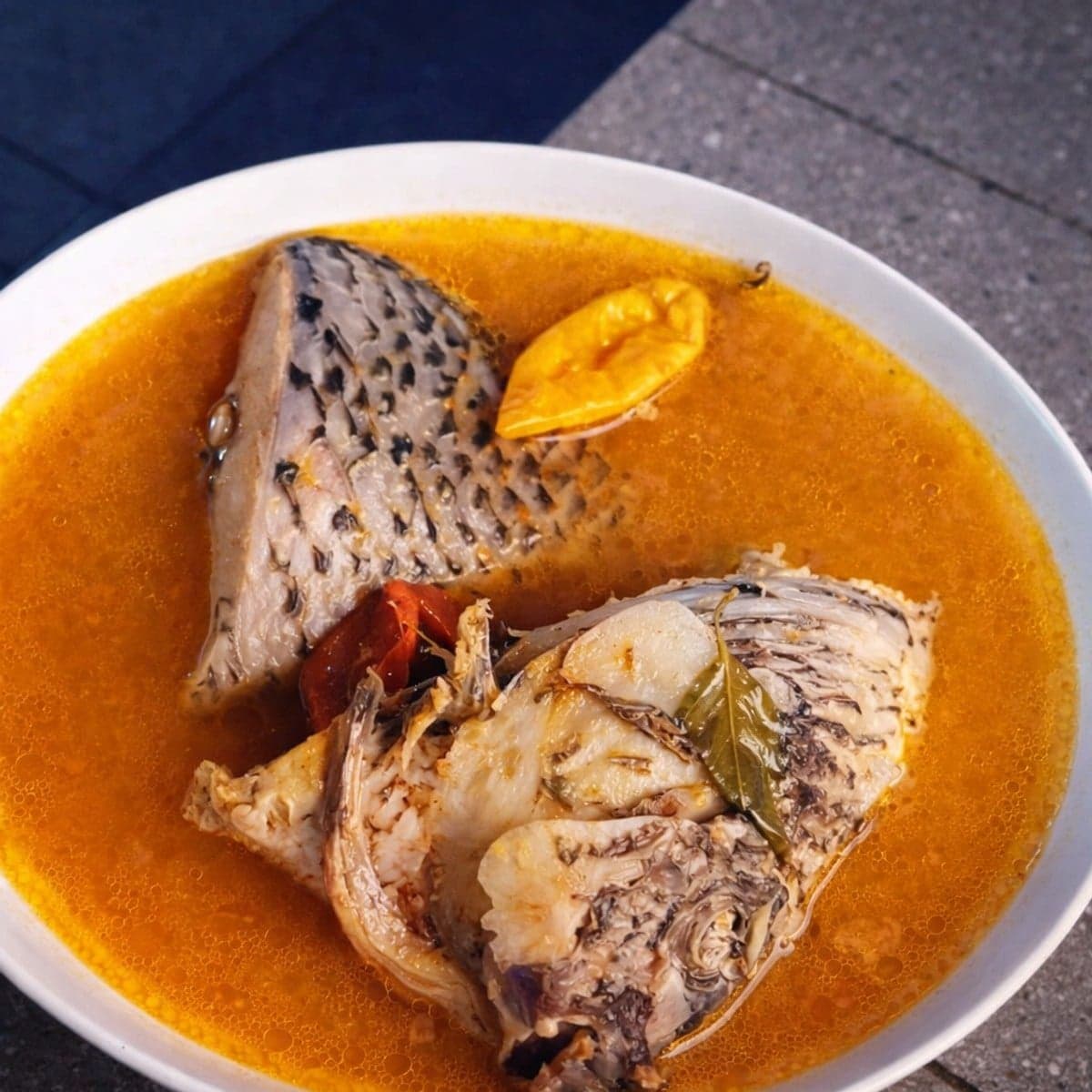 Bouillon de carpes grises .