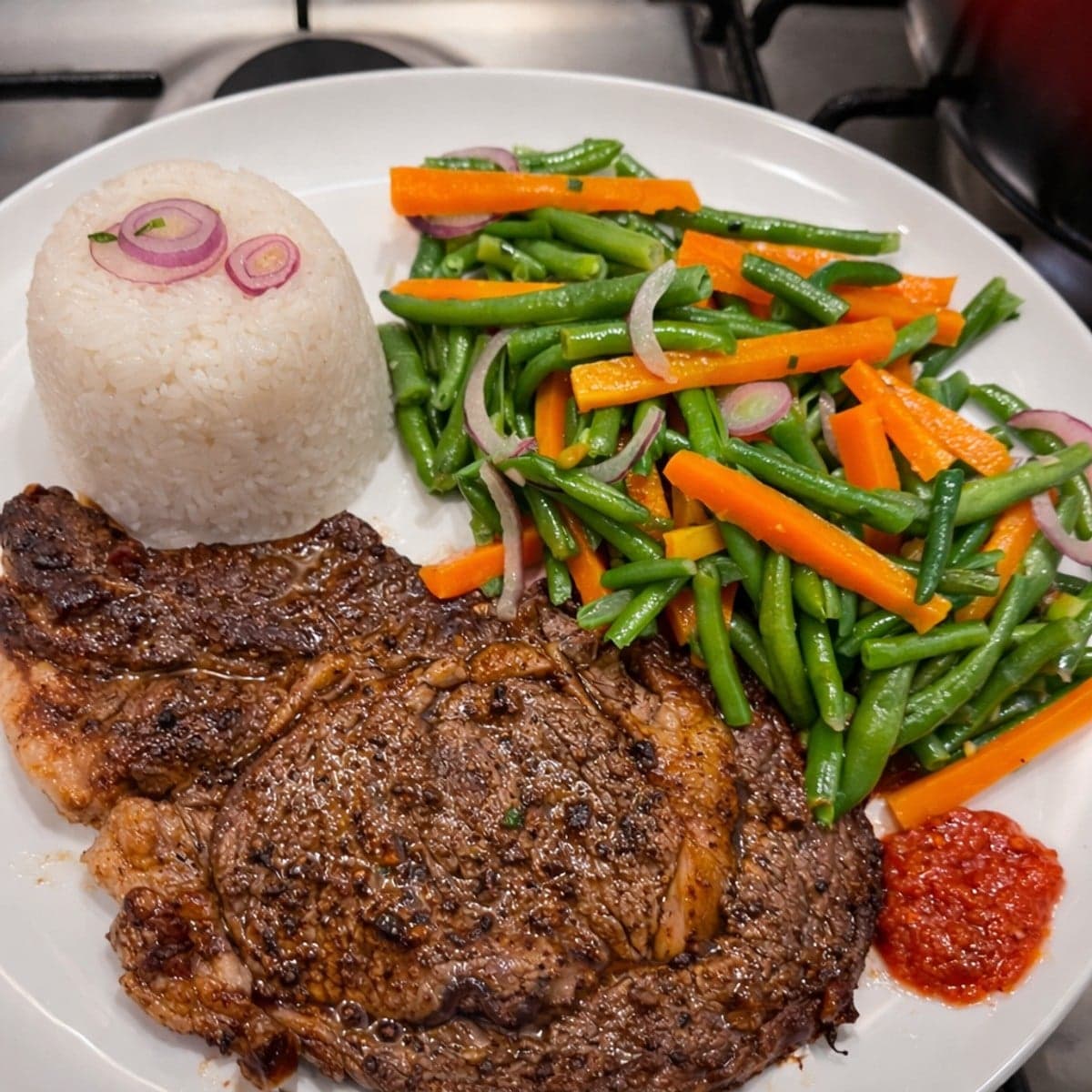 Cotte de bœuf grillée et salade de haricot vert