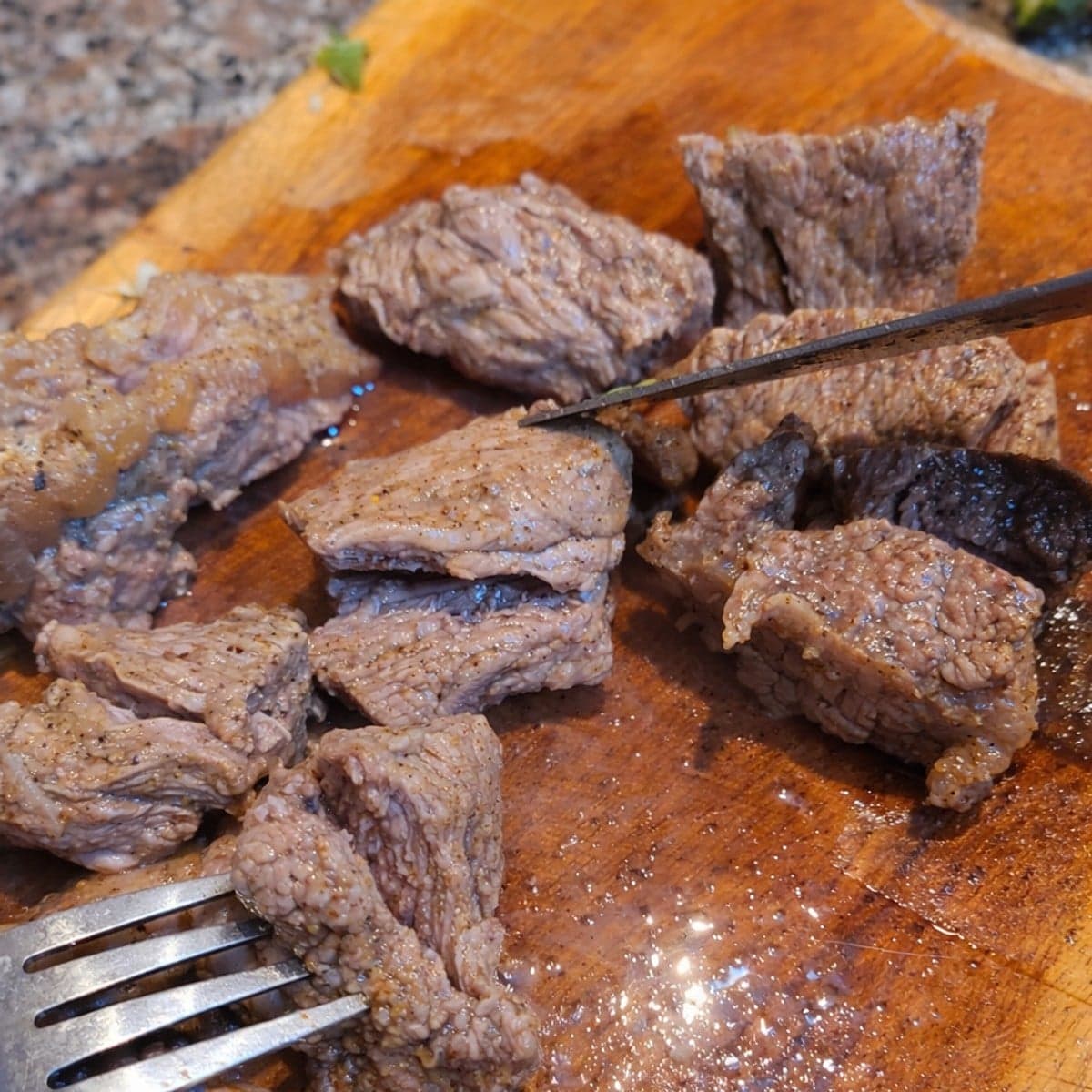 Cuire la viande rapidement : astuces cuisine