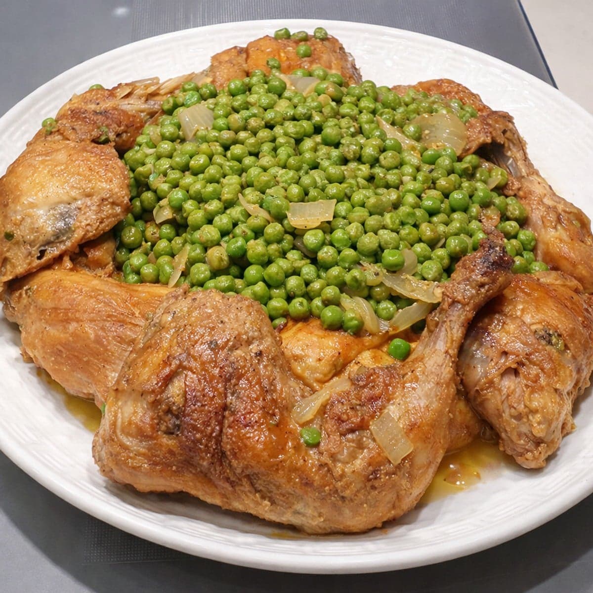 Cuisses de poulet aux petits pois