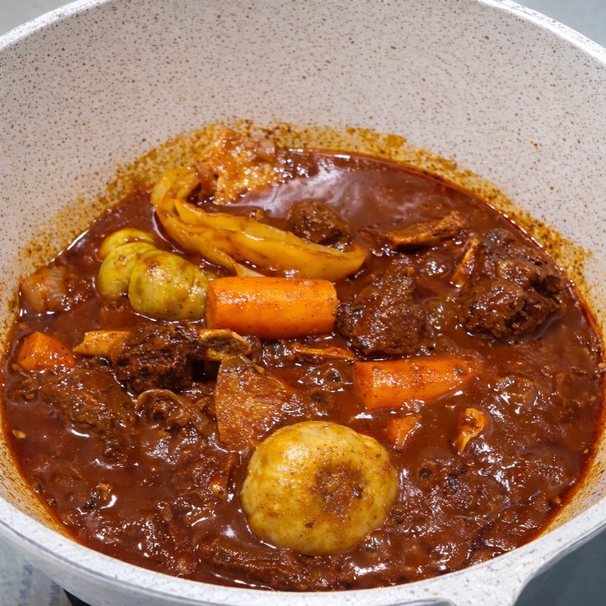 Fonio avec la sauce tomate