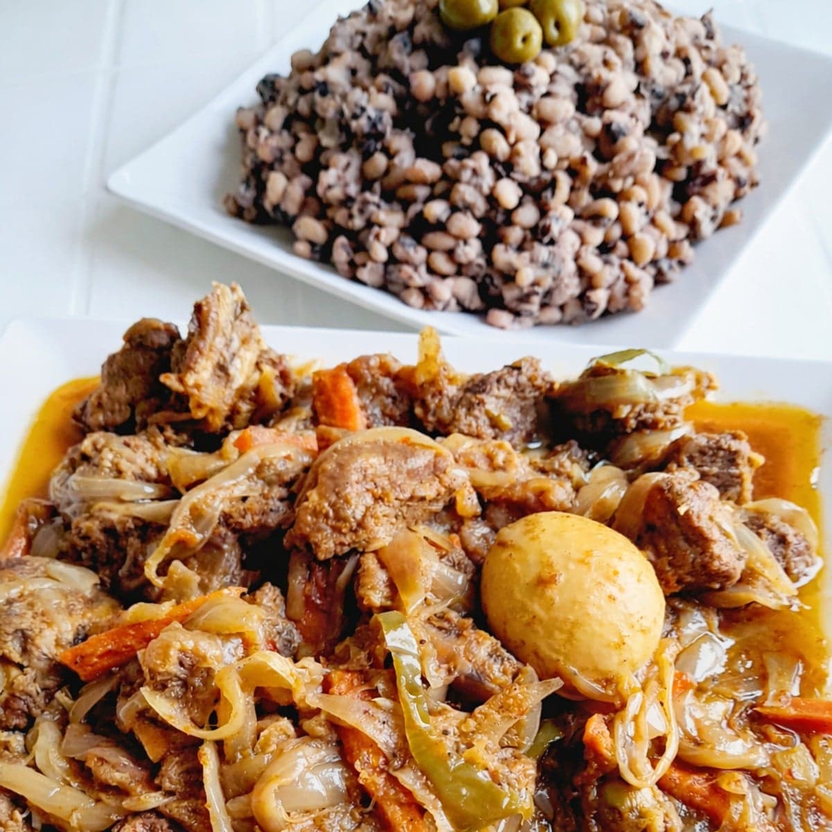 Haricots et yassa viande aux légumes