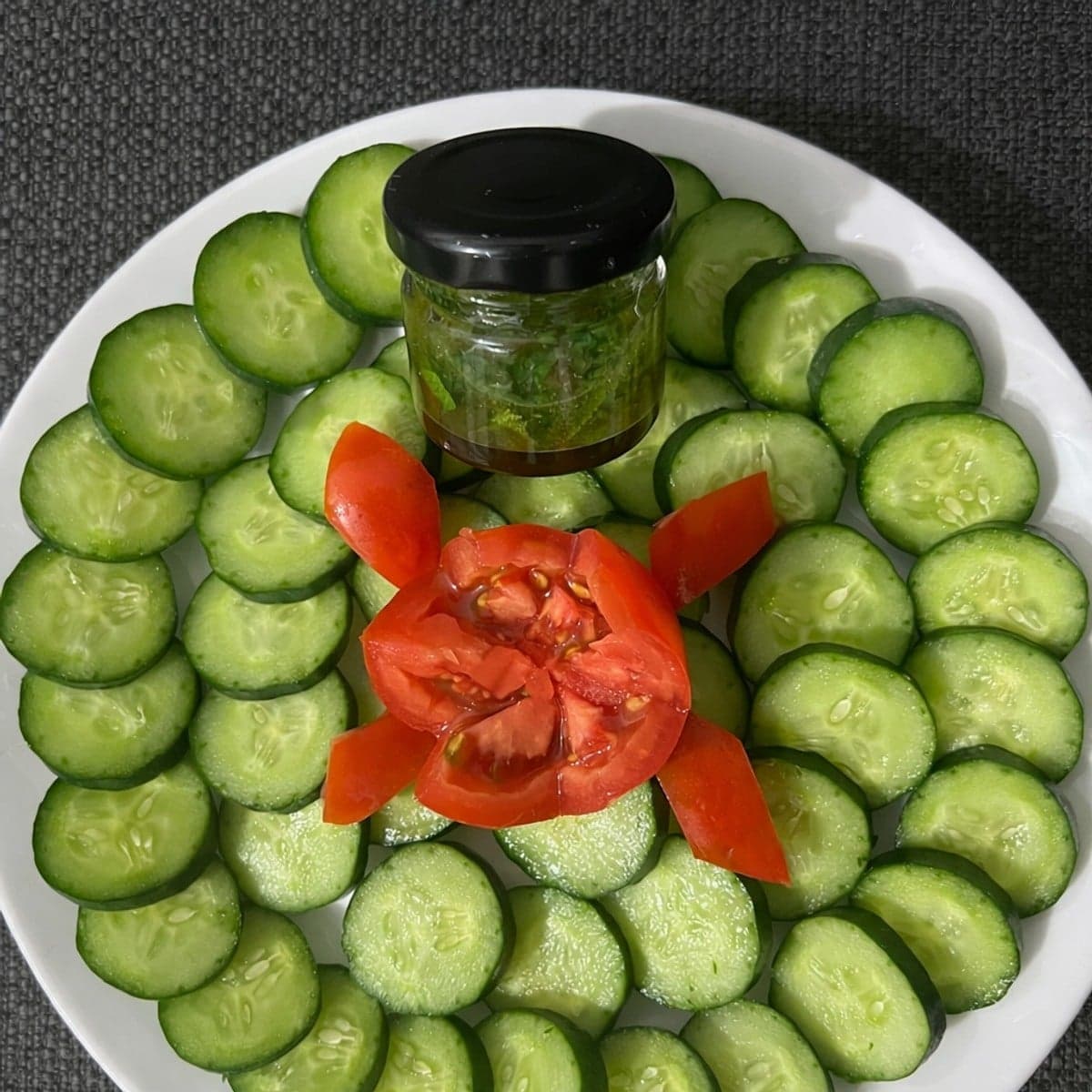 Juste une salade de concombres et de tomates