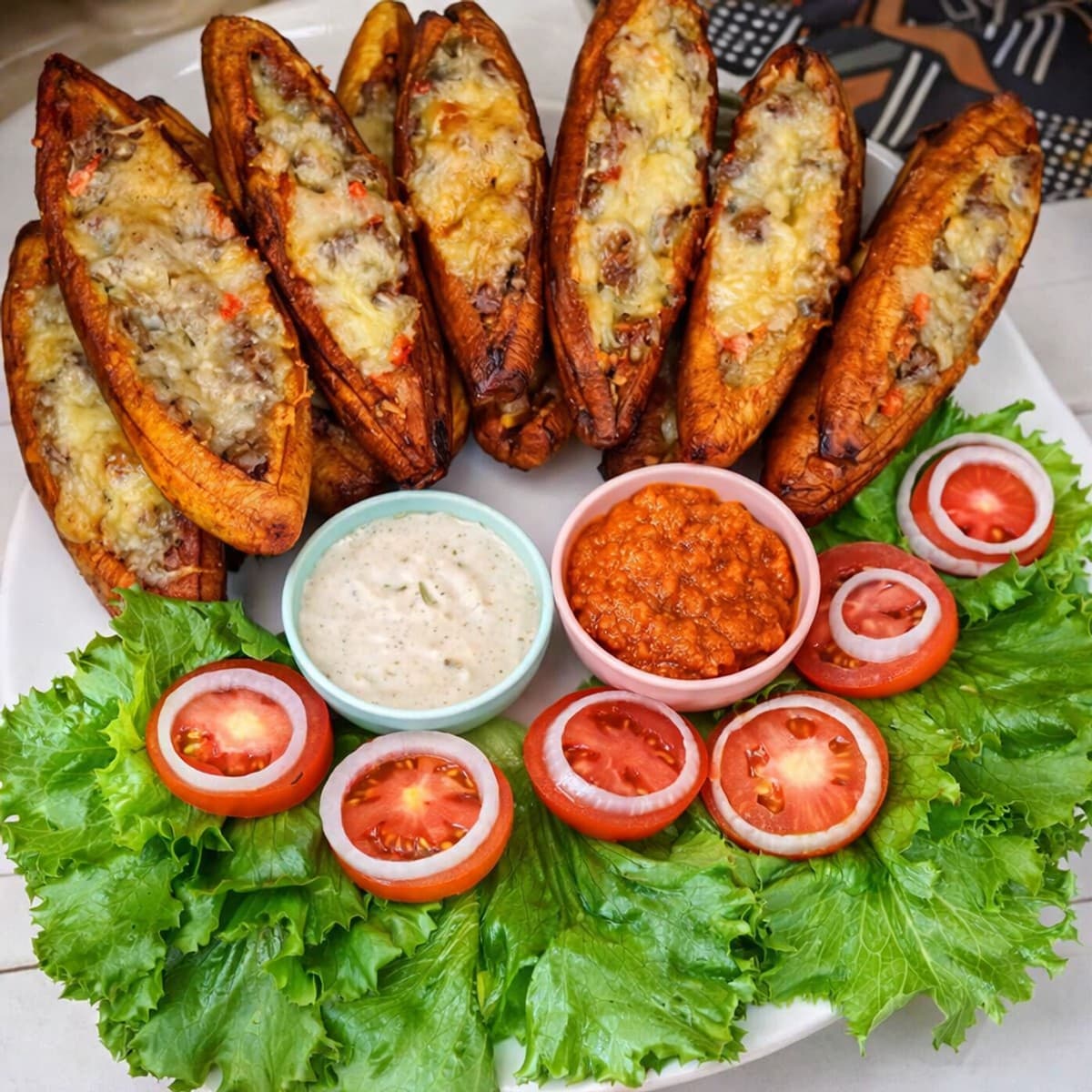 Les bananes plantains fourrées à la viande hachée.