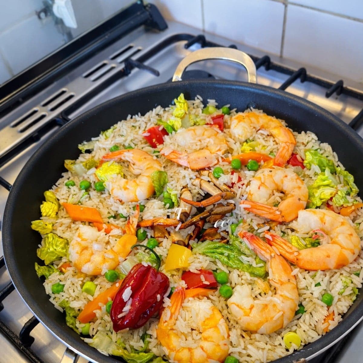 Riz aux légumes et crevettes