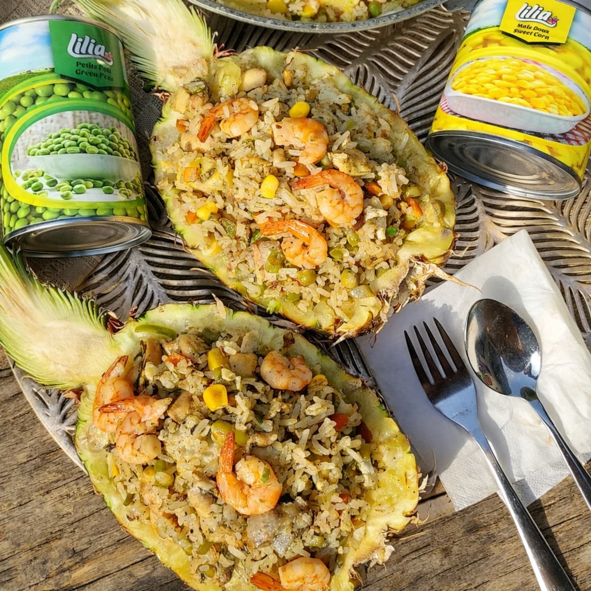 Riz sauté à l’ananas, poulet et légumes