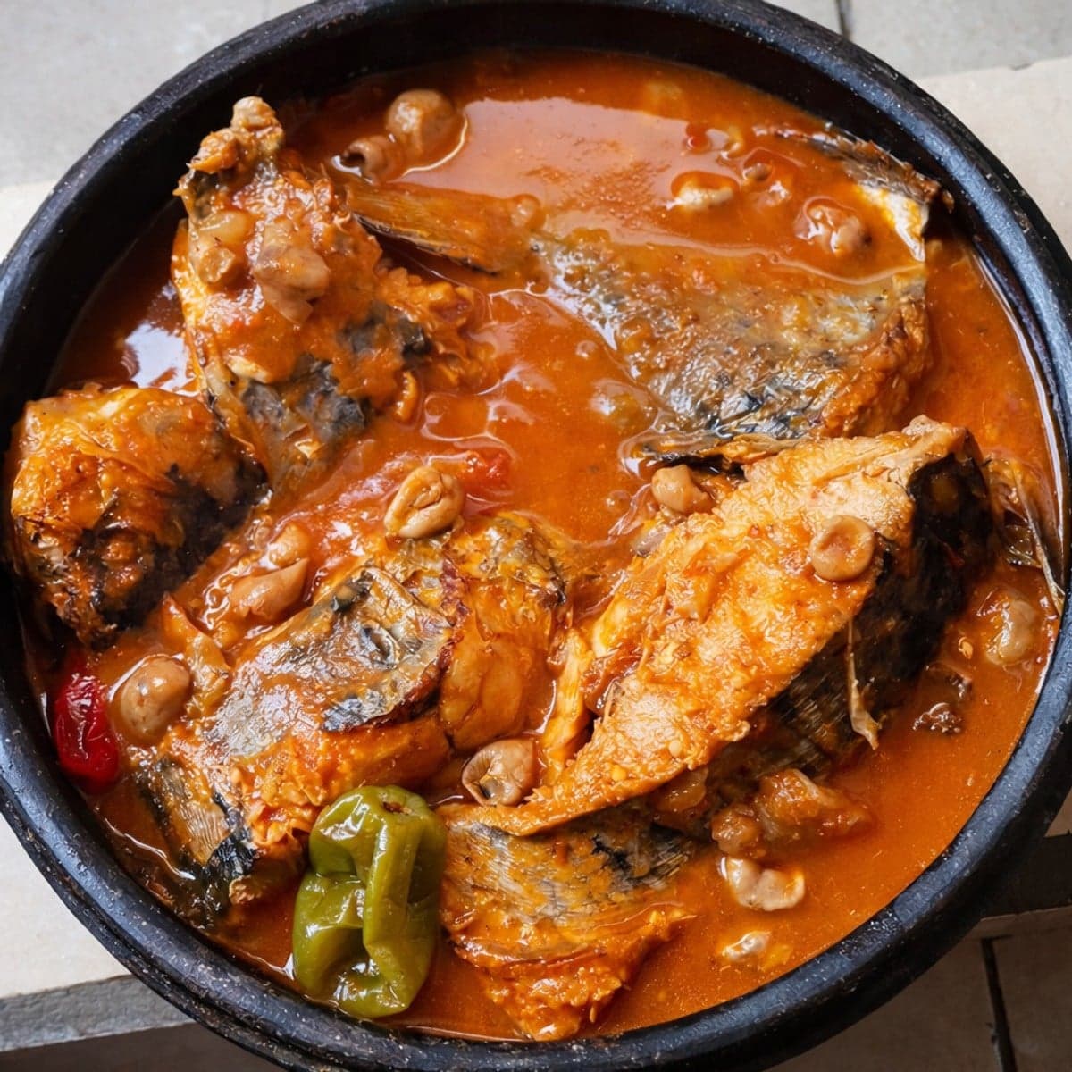 Une délicieuse sauce claire au poisson frais