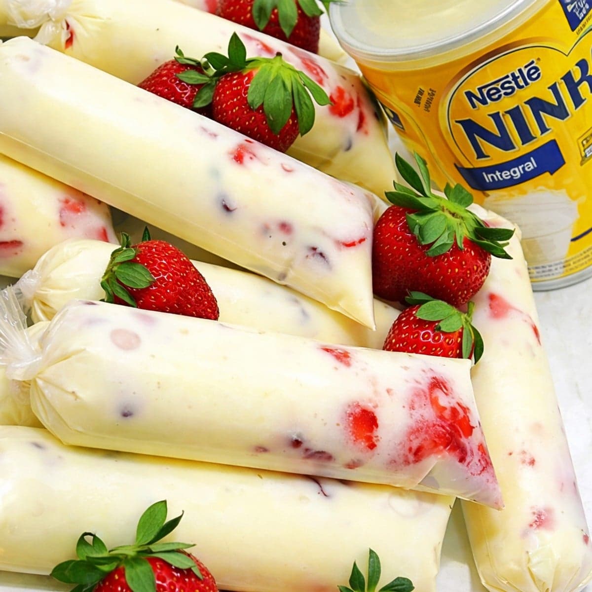 Yaourt au lait et au nid de fraises