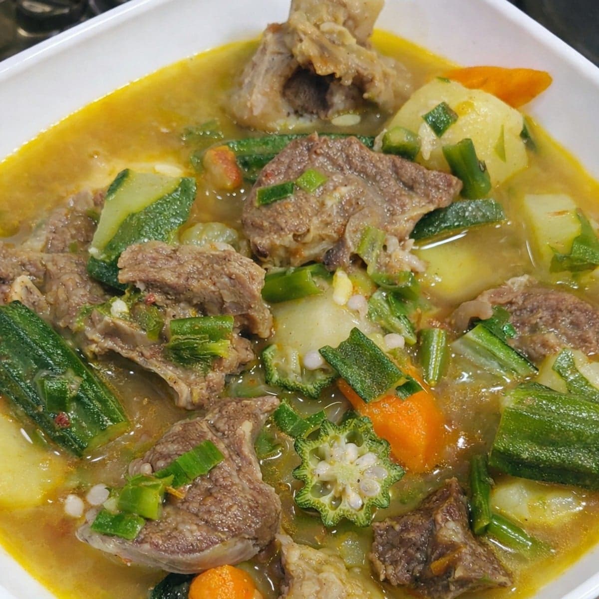 Bouillon de pommes🥔aux légumes avec soupçon huile de palme,farine maïs+gombo