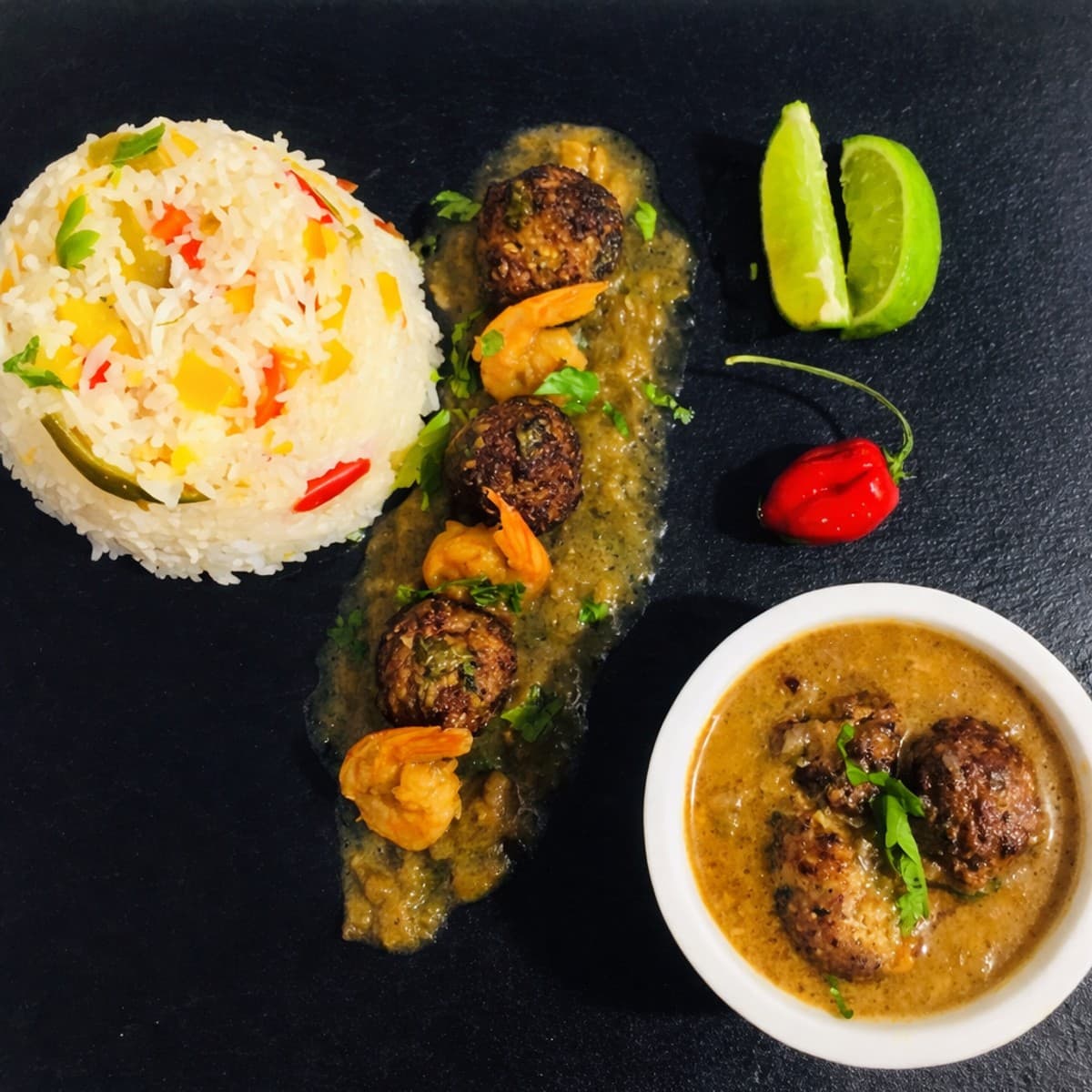 Boulettes de cabillaud aux crevettes et riz basmati aux poivrons