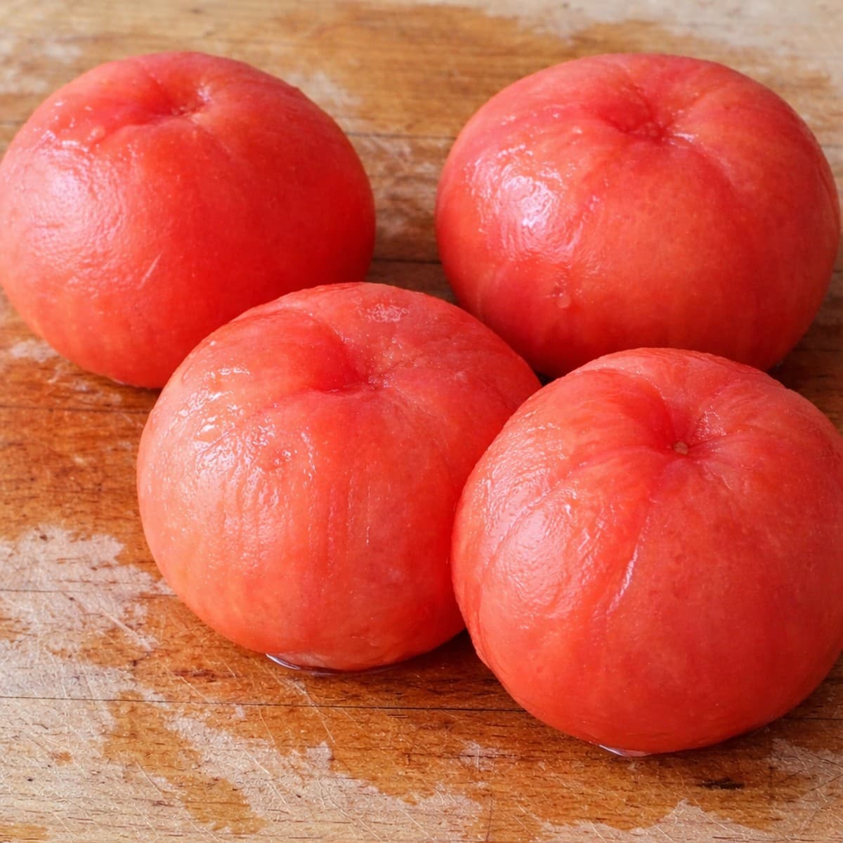 Comment enlever la peau des tomates et les couper rapidement
