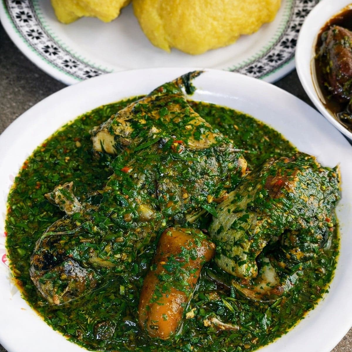 Gari et ses sauces au choix (Eru et Kelen kelen)