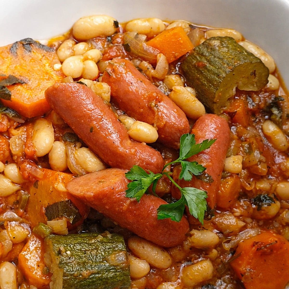 Haricots blancs aux saucisses accompagnés du riz 🍚