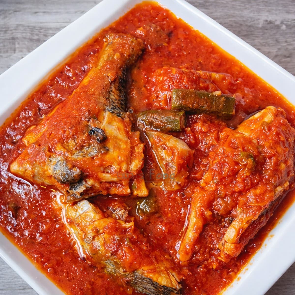 Mijoté de poisson (dorade) à la tomate