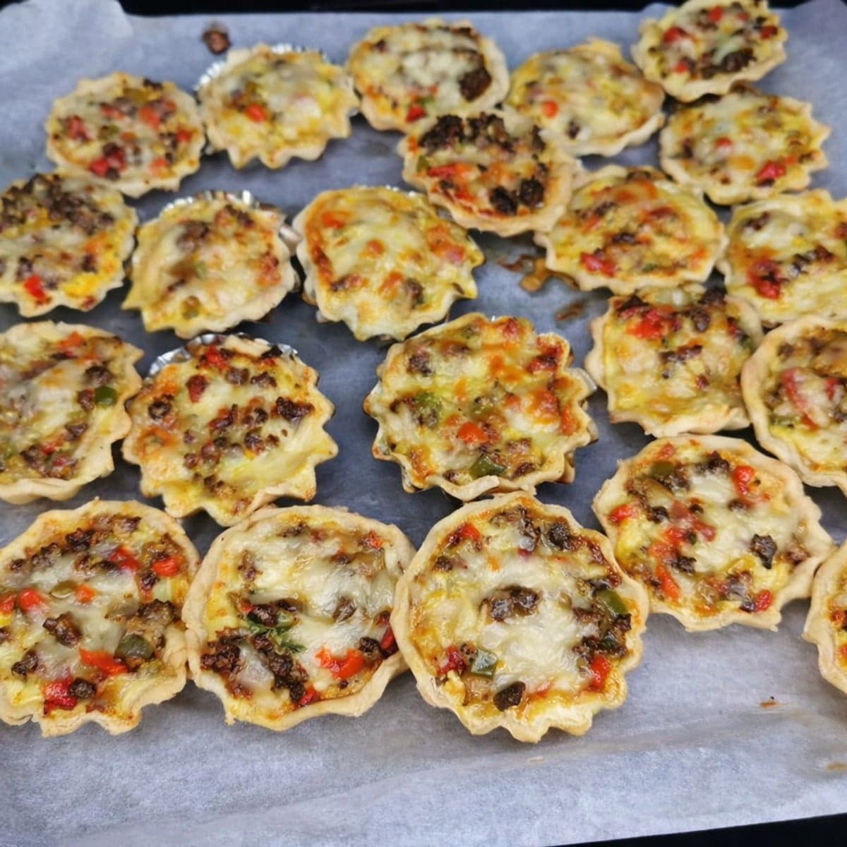 Minis quiches à la viande hachée.