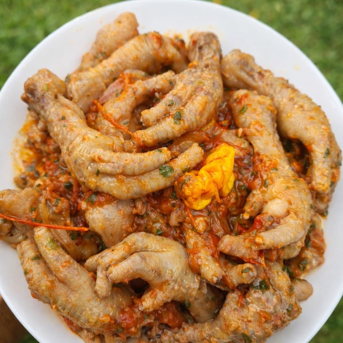 Pattes de poulet sautées