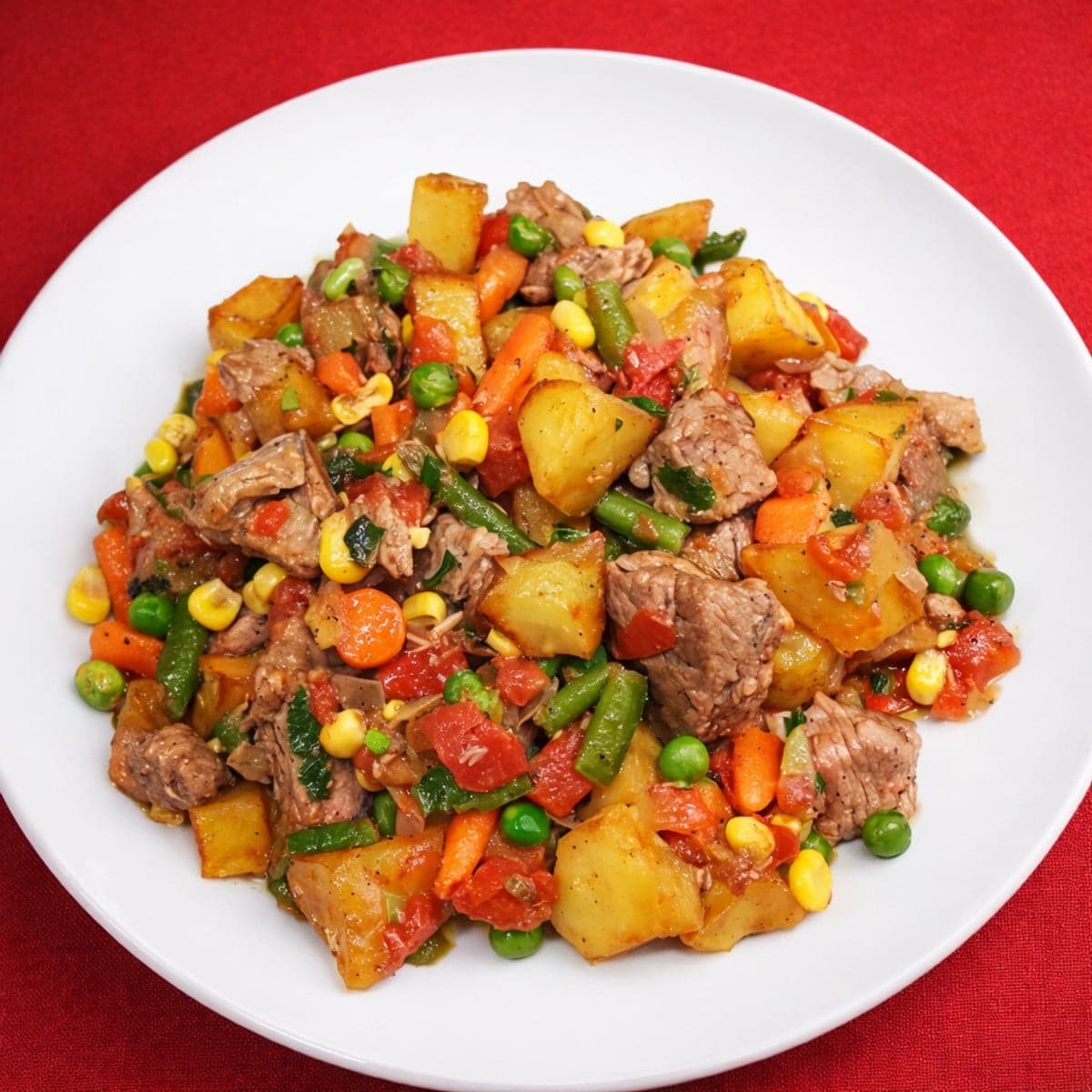 Quartiers de pomme, bœuf et légumes : un mélange sucré-salé irrésistible