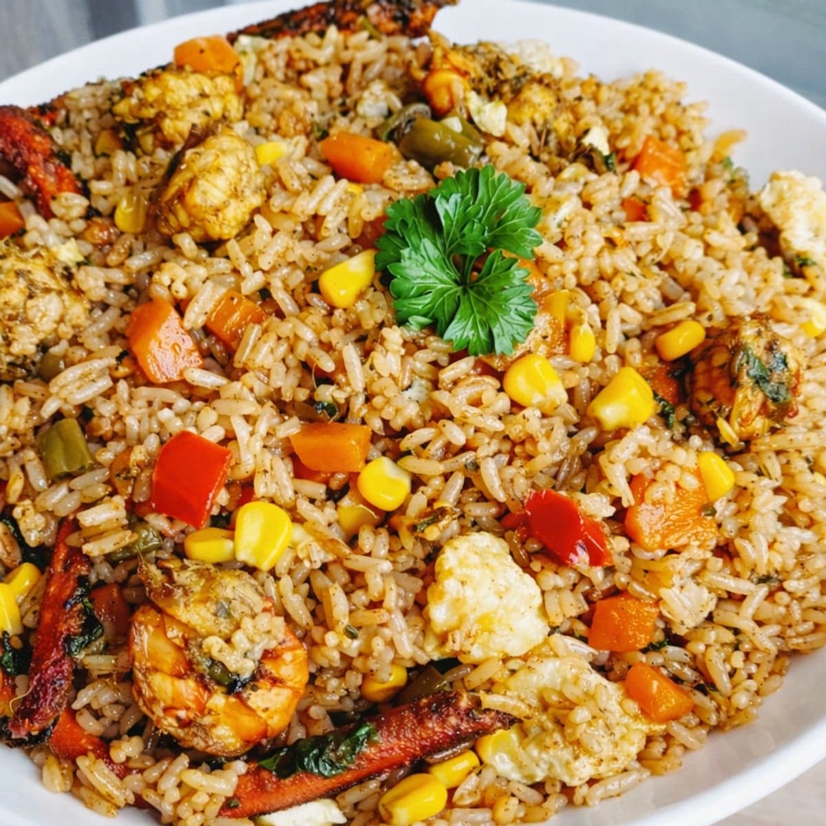 Riz frit aux crevettes et omelette : recette asiatique