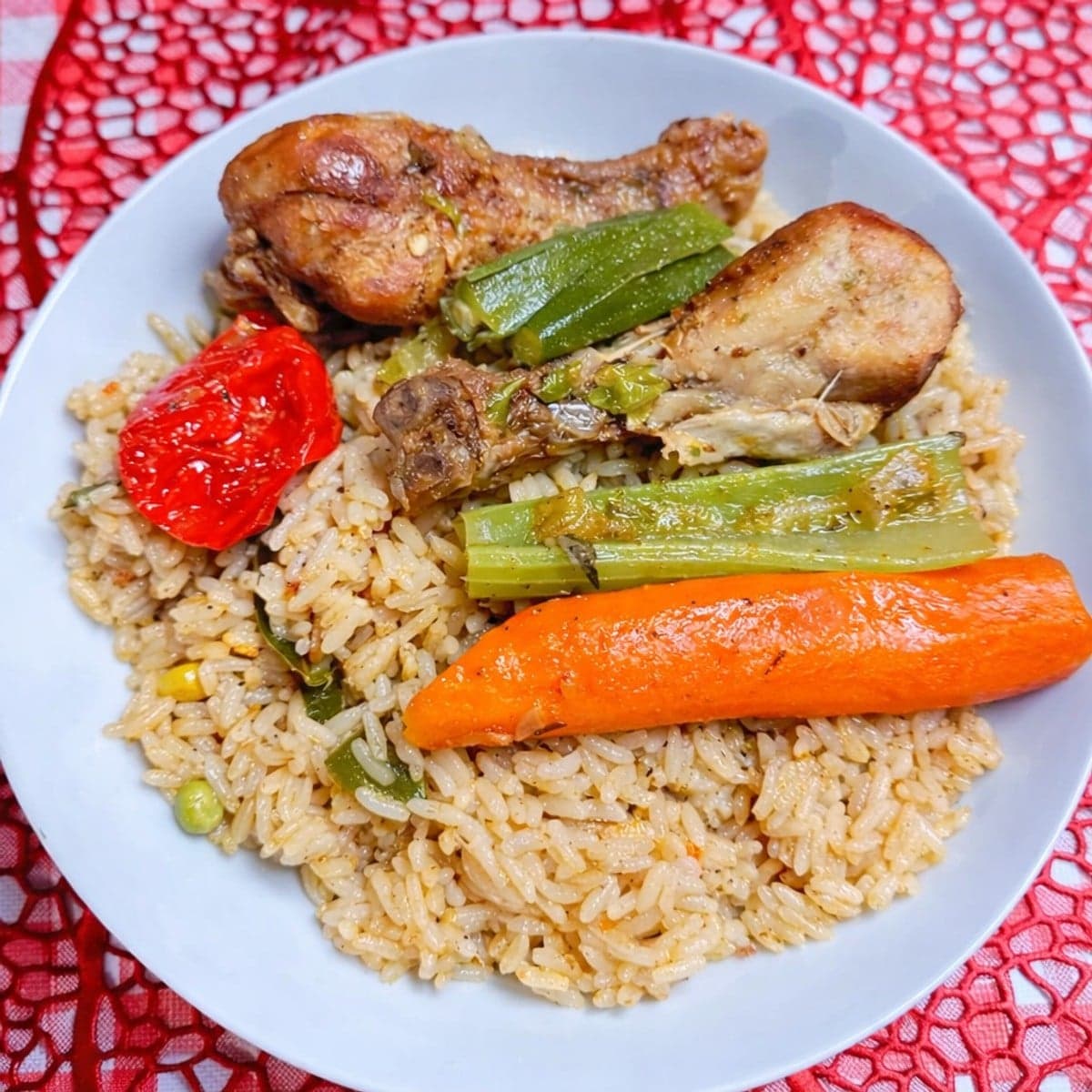 Riz gras au poulet et légumes : recette