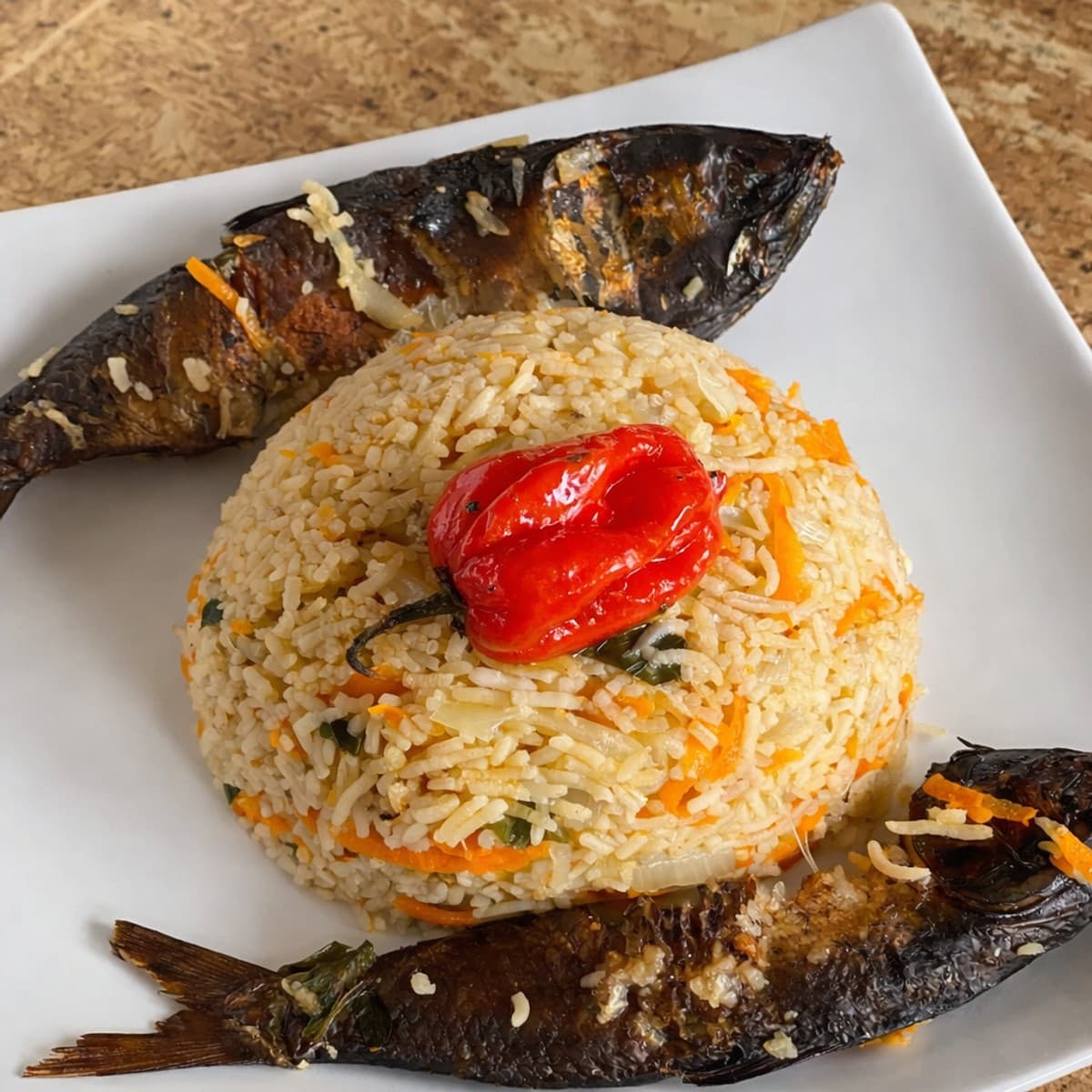 Riz sauté au poisson fumé