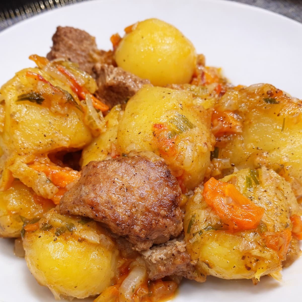 Rôti de Pommes et Bœuf : Une Alliance Sucrée-Salée Irrésistible !