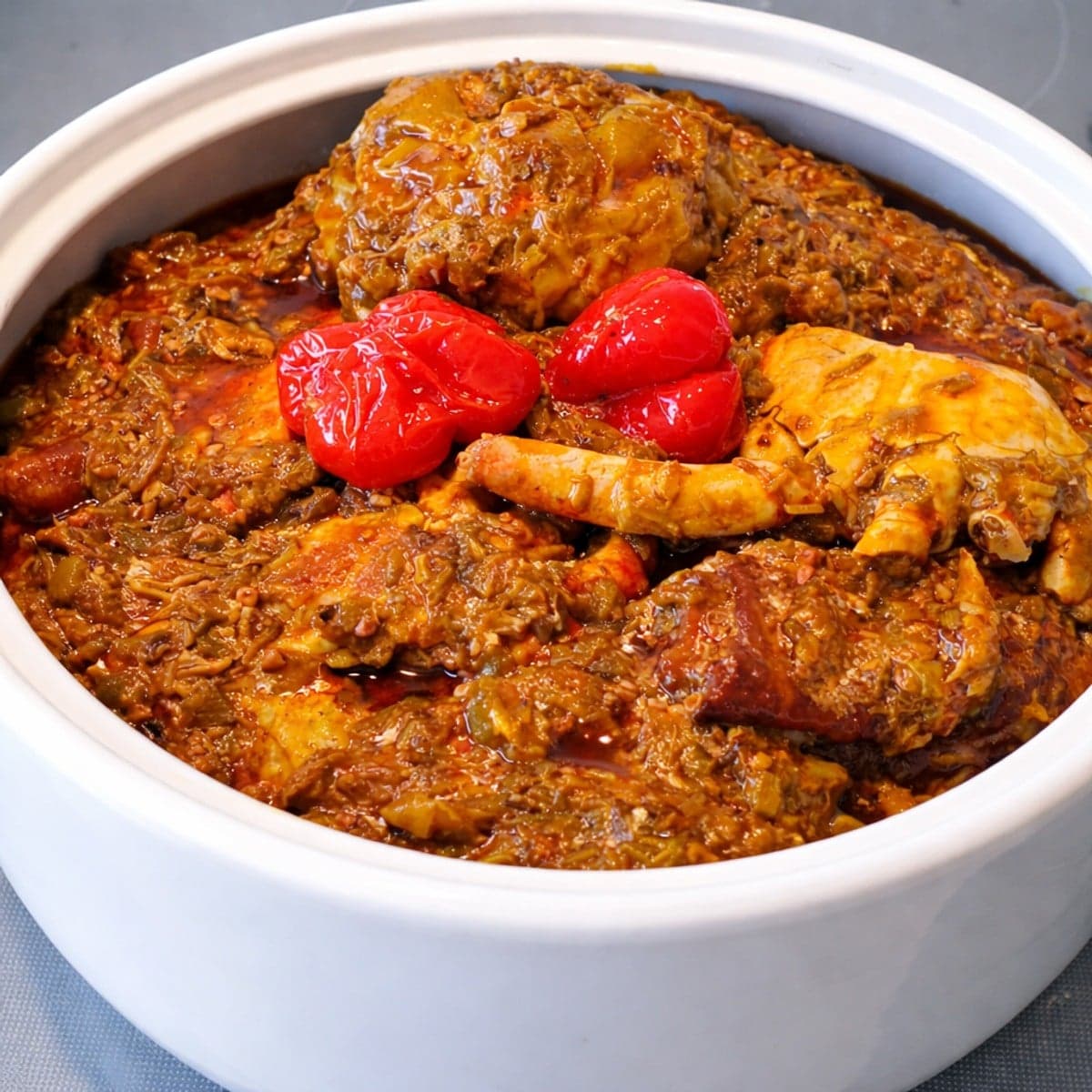 Sauce gombo au poulet fumé : recette