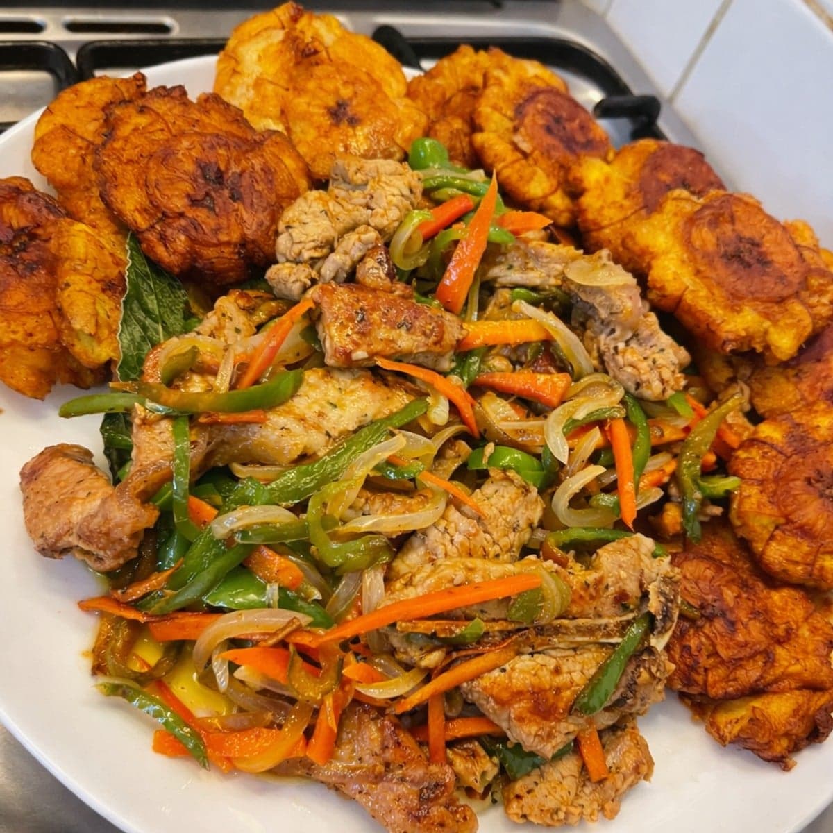 Sauté de veau et les bananes tapées