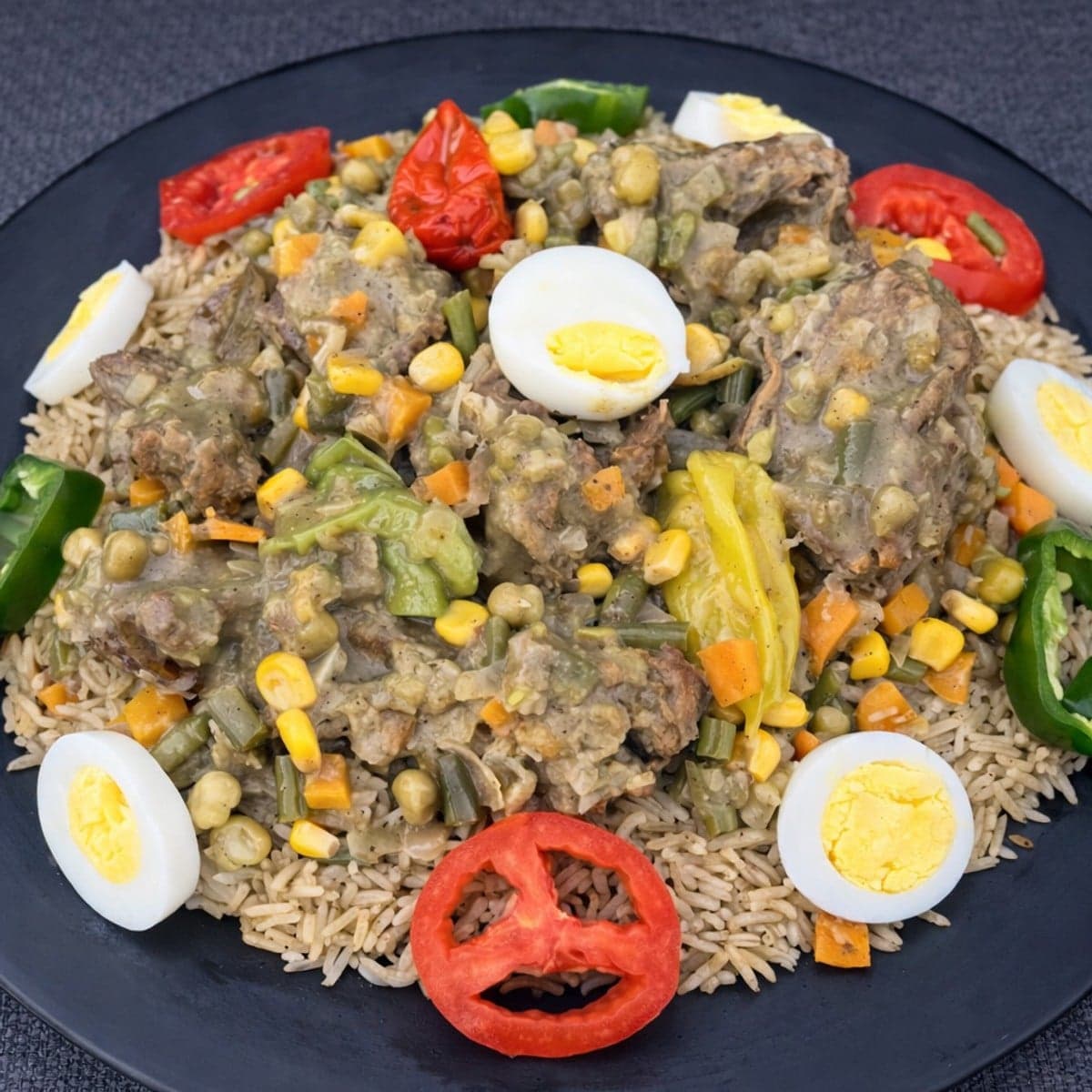 Tchep à la viande et sauce macédoine : recette festive