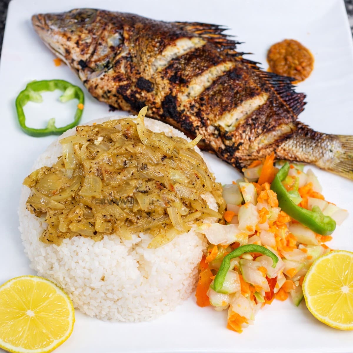 Yassa au poisson braisé