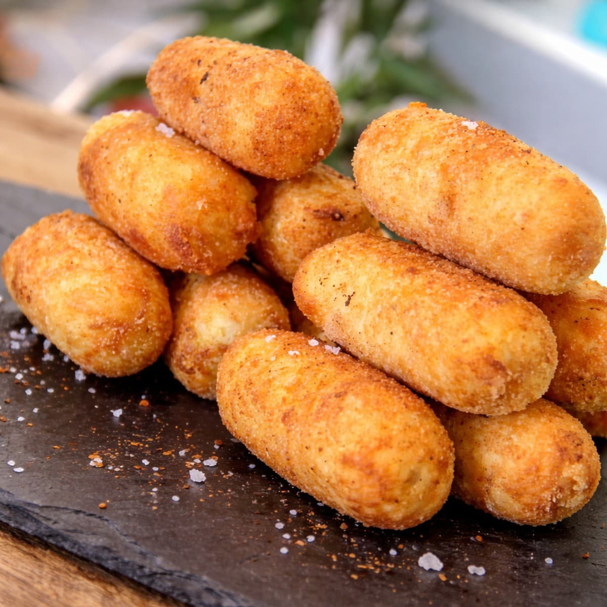 Beignets ou croquettes de pommes de terre.