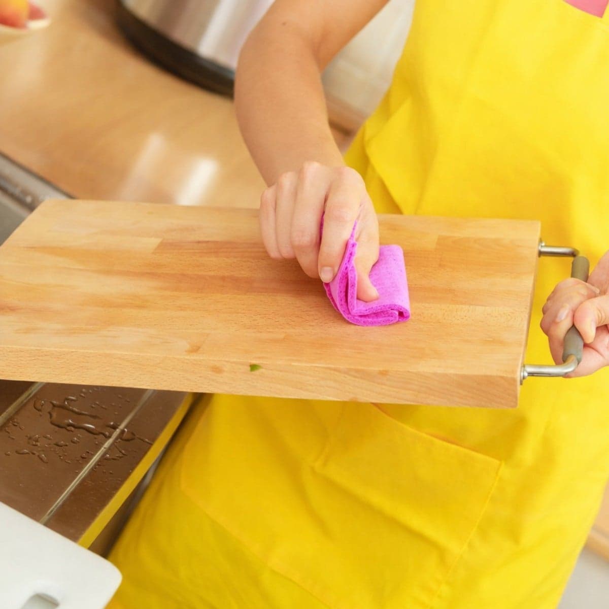 Comment bien nettoyer sa planche à découper
