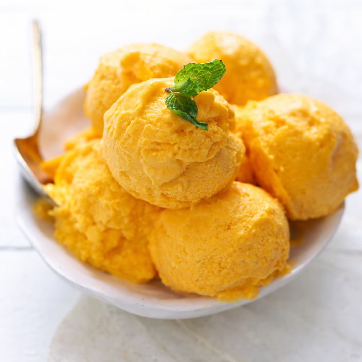 Glace maison à la mangue : recette fraîche