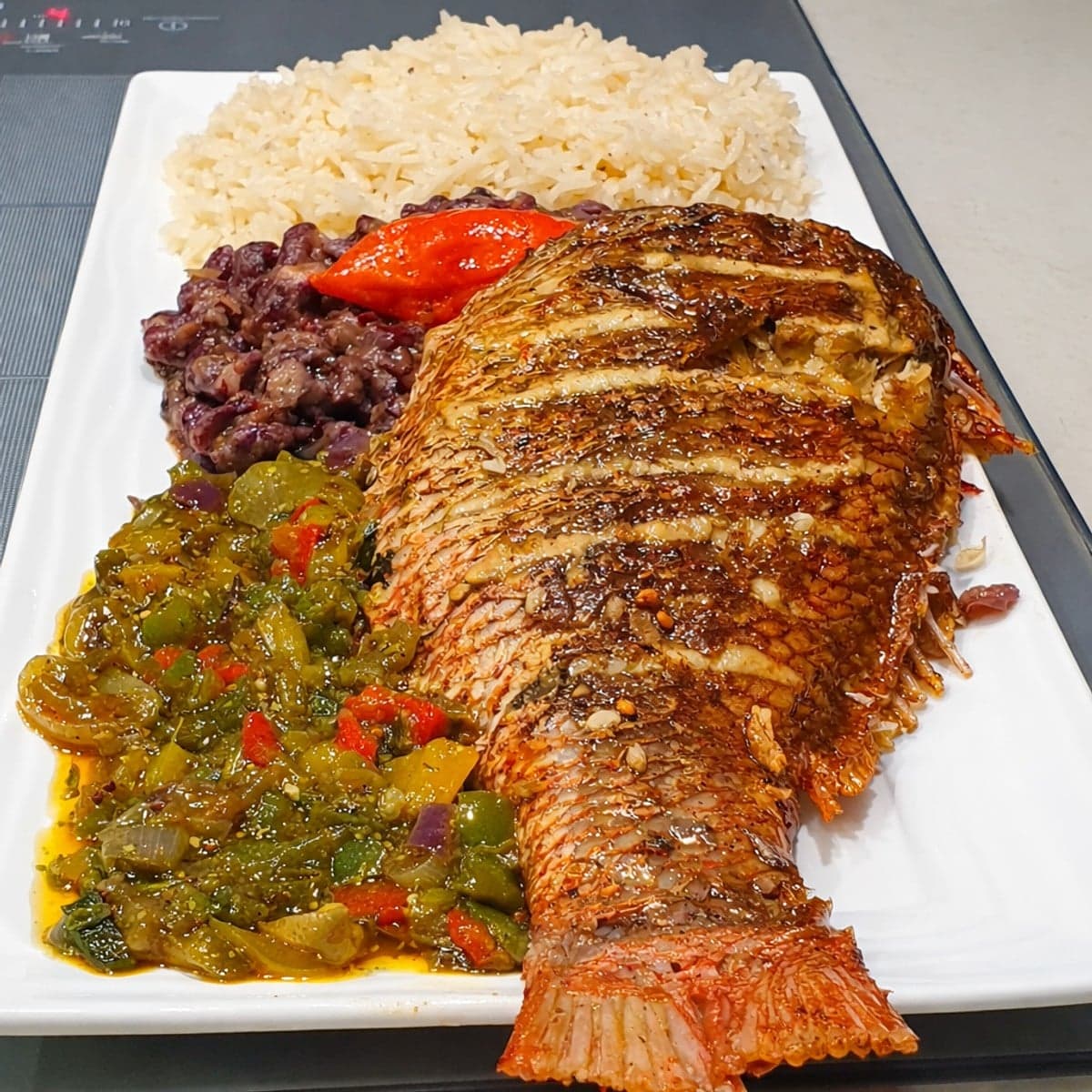 Poisson au four et accompagnements