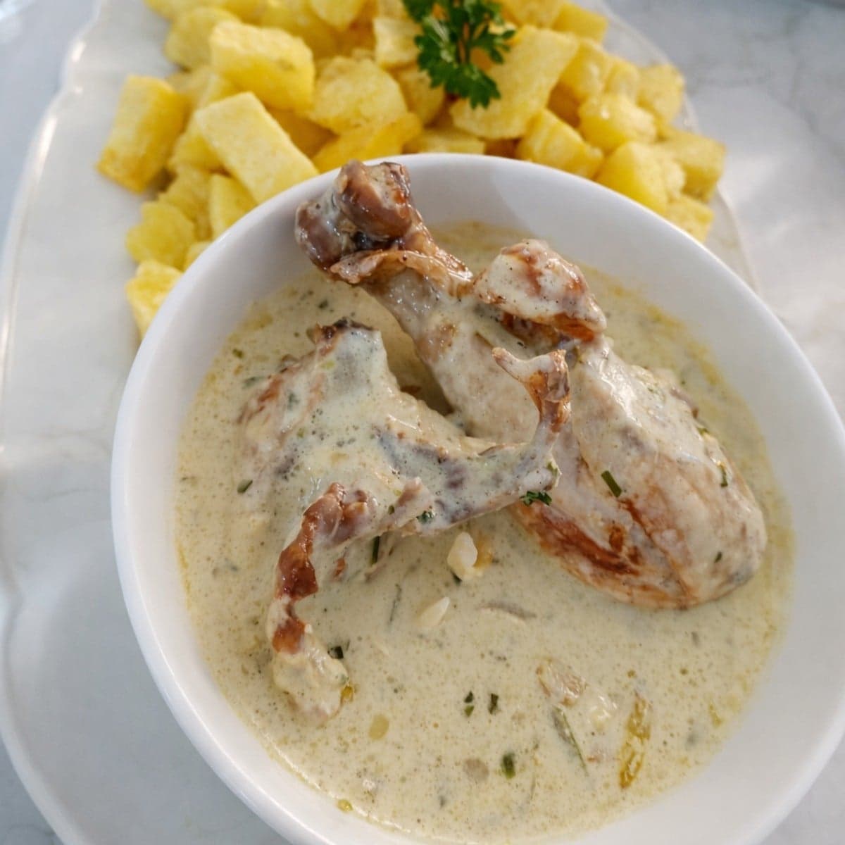 Poulet à la crème fraîche et champignons de Paris