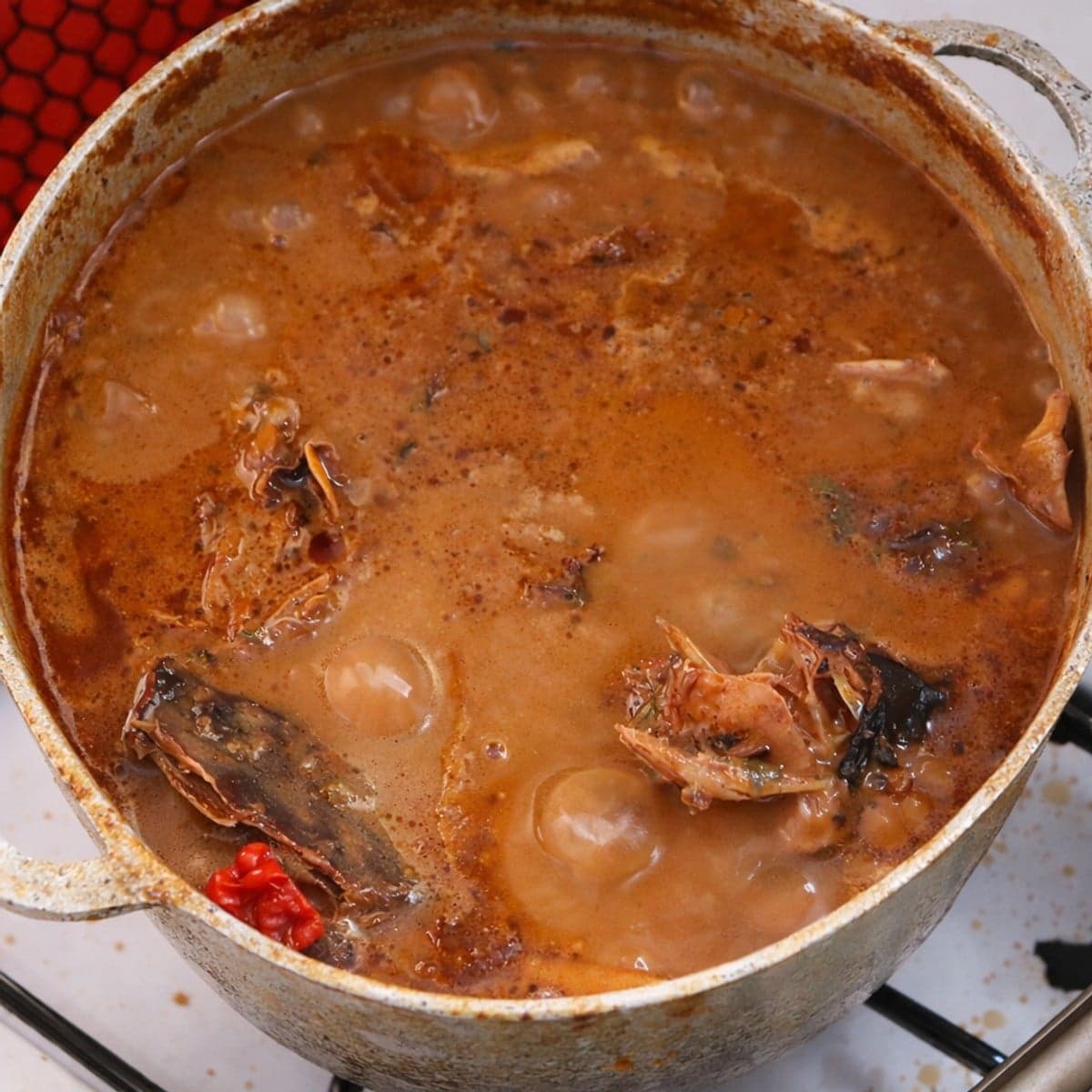 Sauce d’arachide aux poissons fumés
