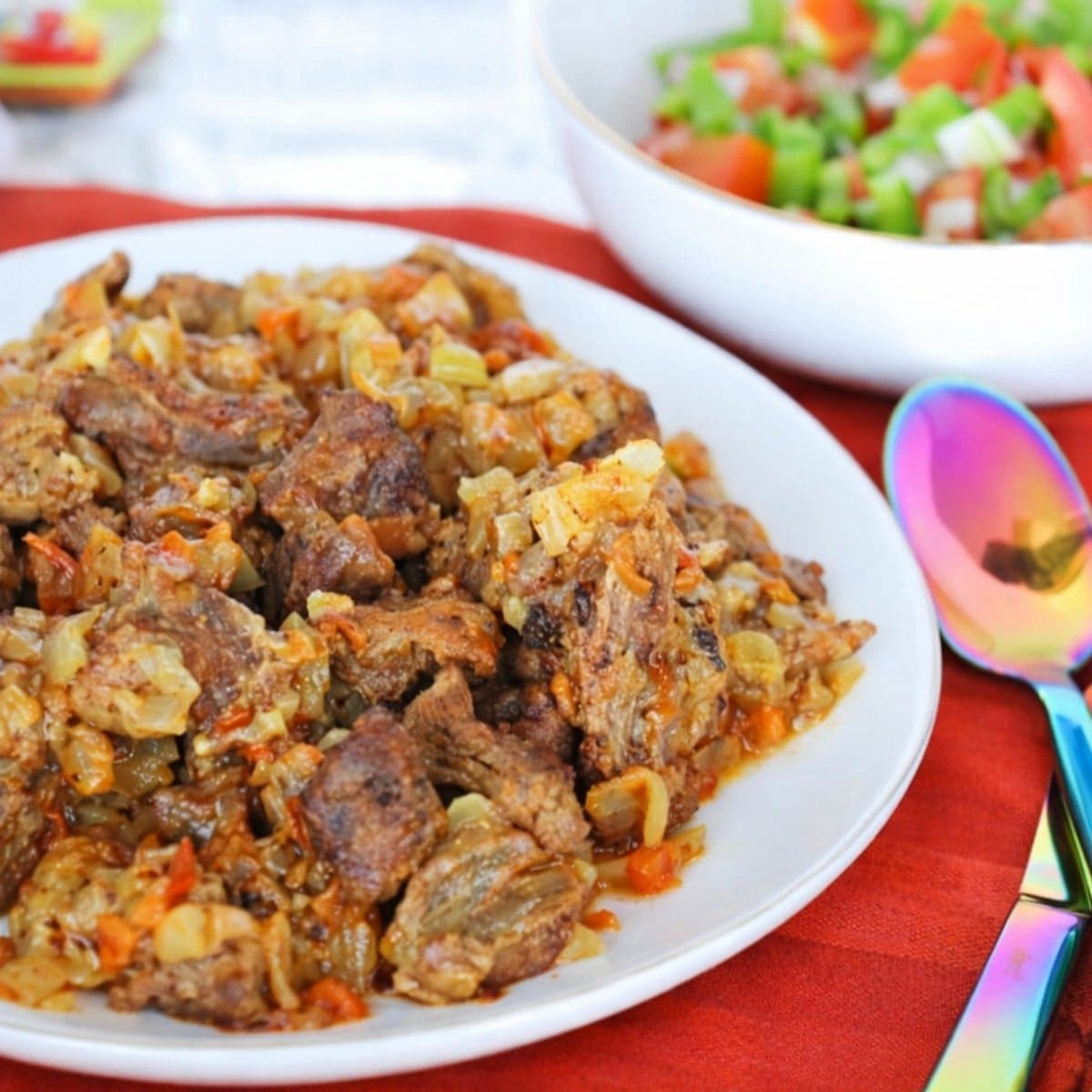Sauté de bœuf épicé et sa salade fraîche