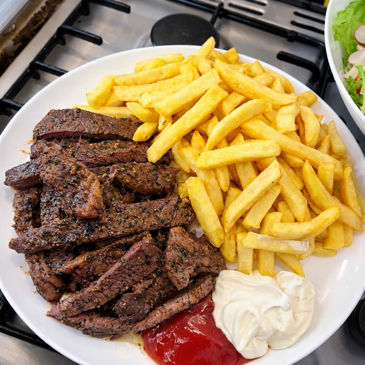 Steack-frites et salade