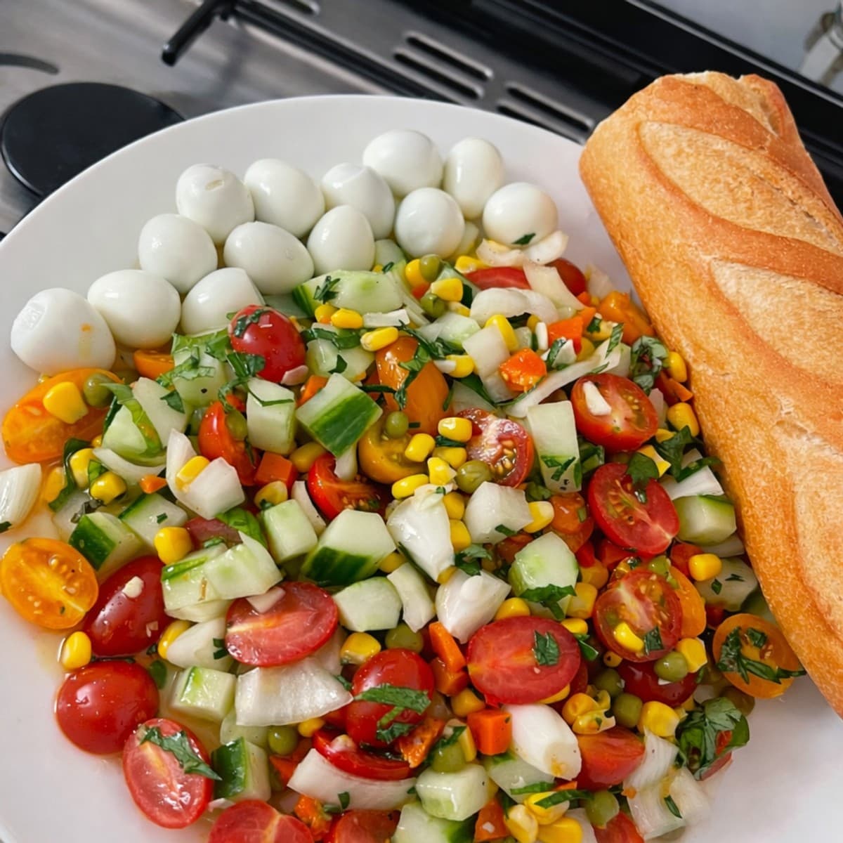 Salade aux oeufs de caille et légumes