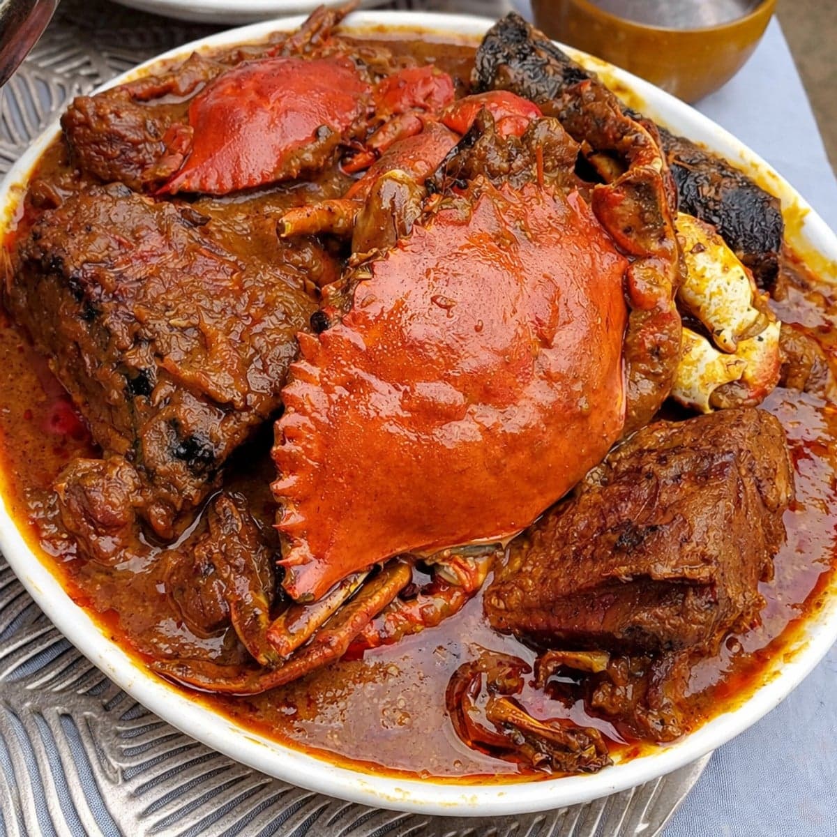 Sauce graine onctueuse au bœuf, crabe et poissons fumés