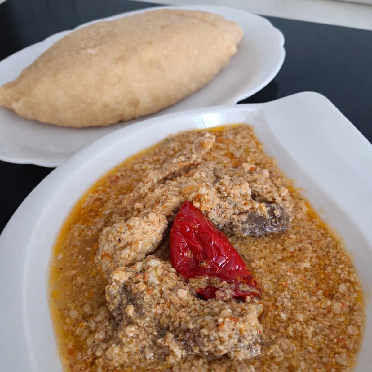 Sauce pistache au bœuf et raie fumée : recette africaine