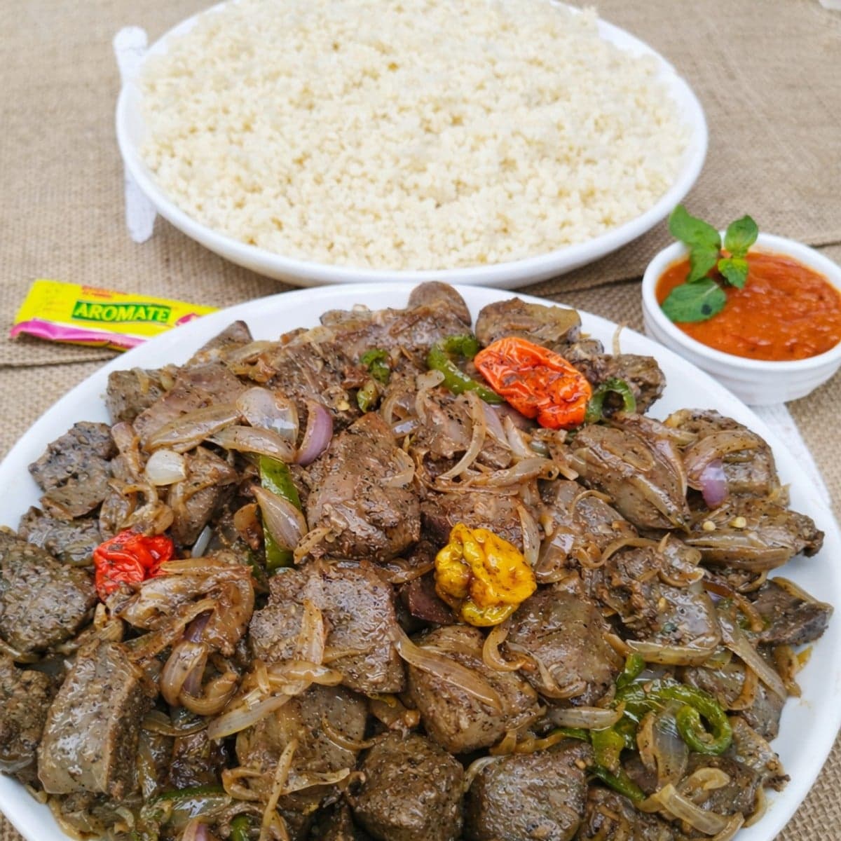 Sauté de rognon et foie de mouton avec attiéké