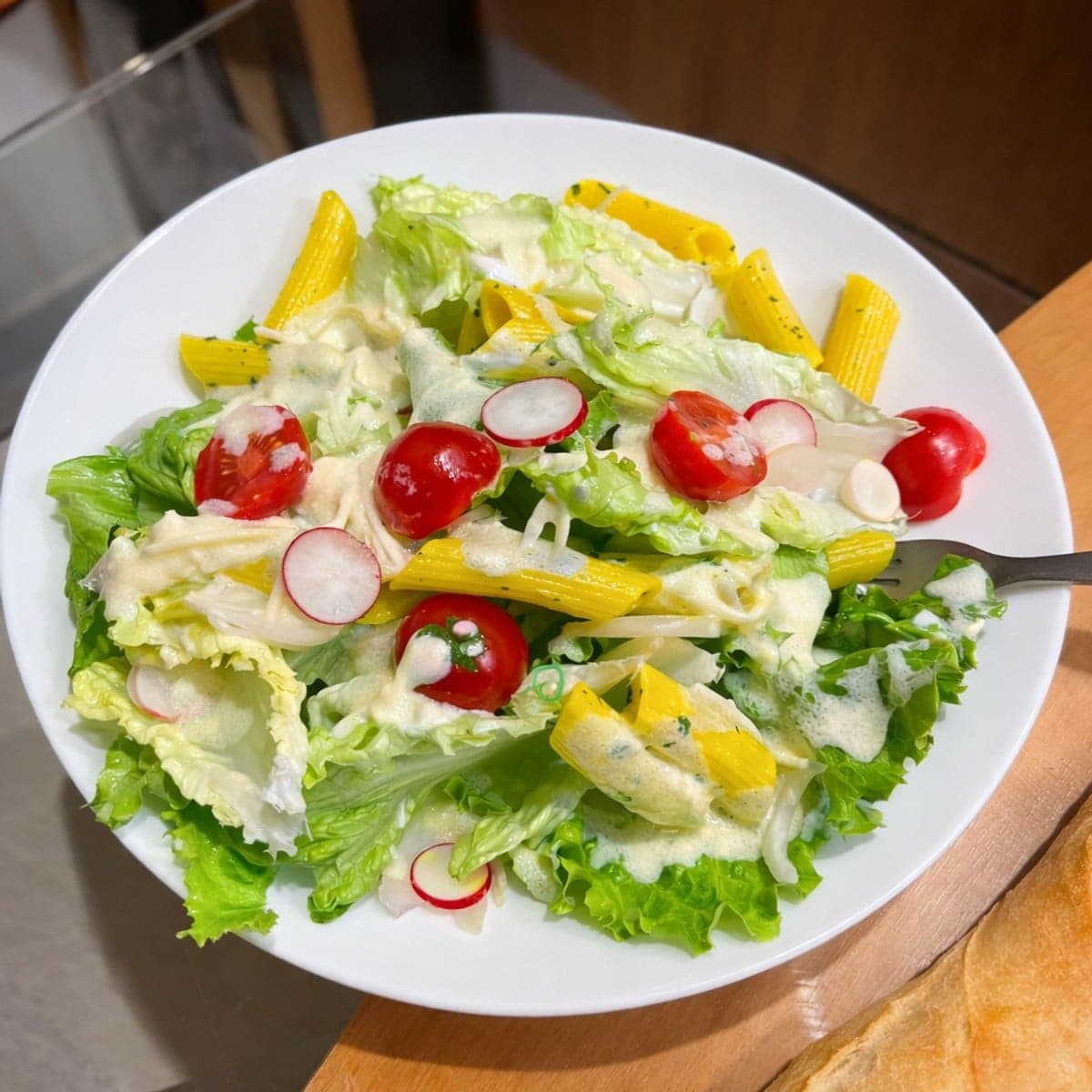 Salade de pâte à la sauce fromagère