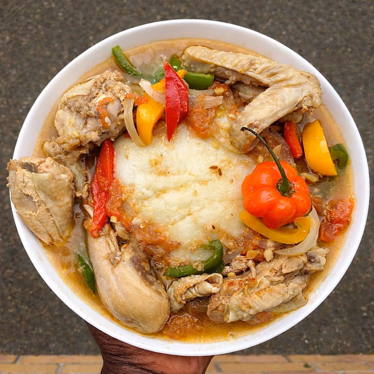 Fufu d’igname et sauce claire au poulet : un délice authentique
