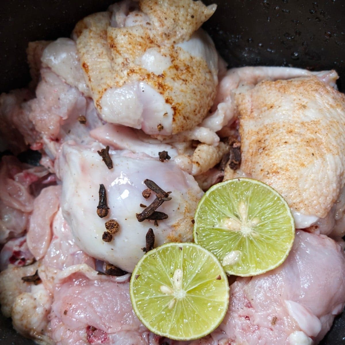 Sauver un poulet brûlé : Astuces infaillibles pour éliminer l’odeur et le goût de brûlé