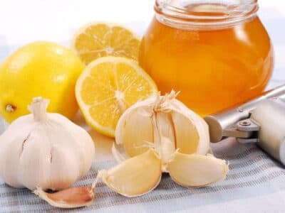 Astuces pour enlever l’odeur de l’ail sur les mains.