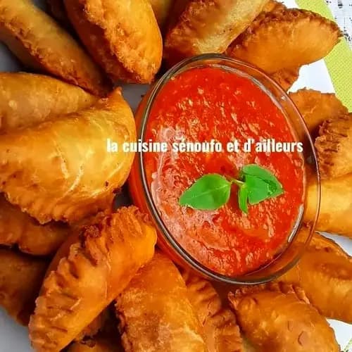 Pastel (pili pili) croustillant au maquereau avec son piment